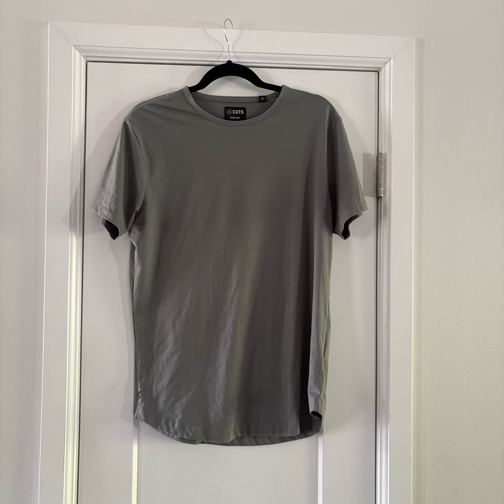 CUTS • AO Curve-Hem Tee